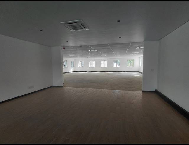 1,014M² OFFICE TO LET IN BRYANSTON